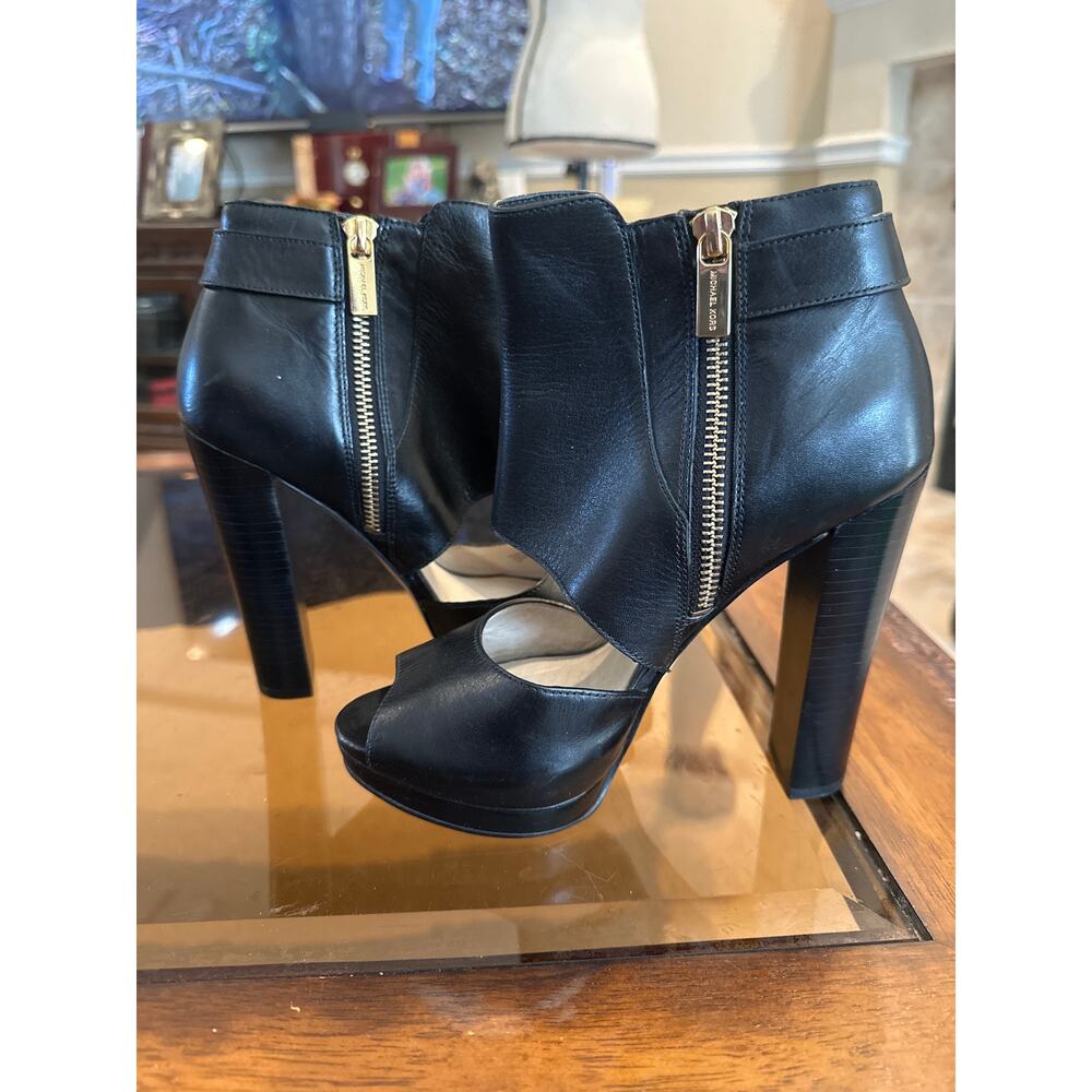 Women’s Michael Kors Wyatt Black  Leather Peep Toe Heel Size 6 - Picture 3 of 6